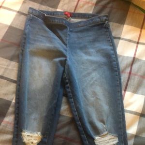 Distressed jeggings